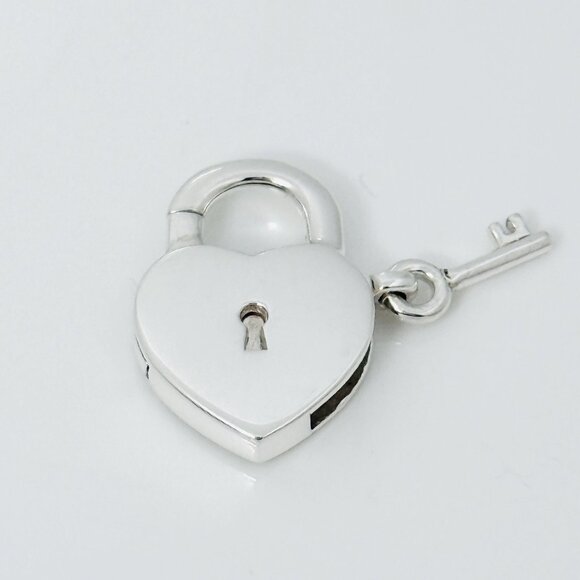 Tiffany & Co Clip Heart Key Keyhole Padlock Charm or Pendant in Sterling Silver - Picture 3 of 8
